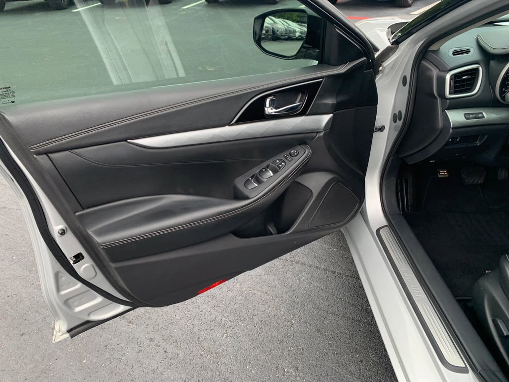 Used 2017 Nissan Maxima 3.5 SV FWD image 18
