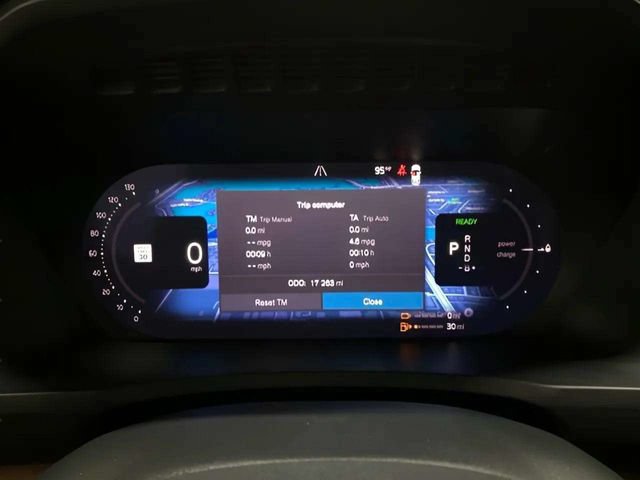 Used 2025 Volvo XC90 T8 Plus w/ Protection Package Premier AWD/4WD image 12