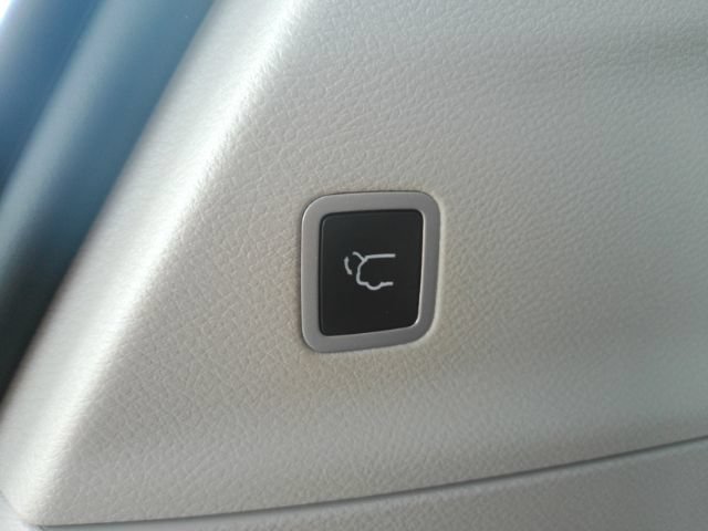 Used 2023 Chrysler Voyager LX FWD image 25