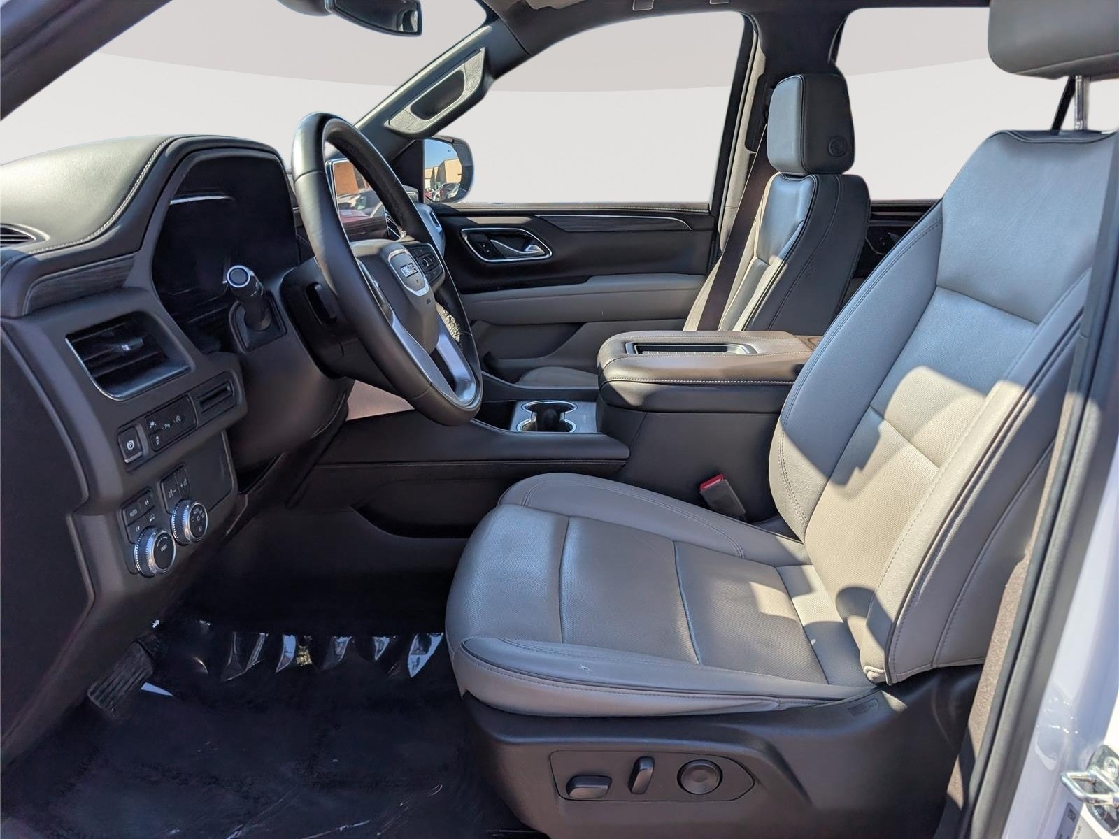 Used 2024 GMC Yukon SLT AWD/4WD image 18