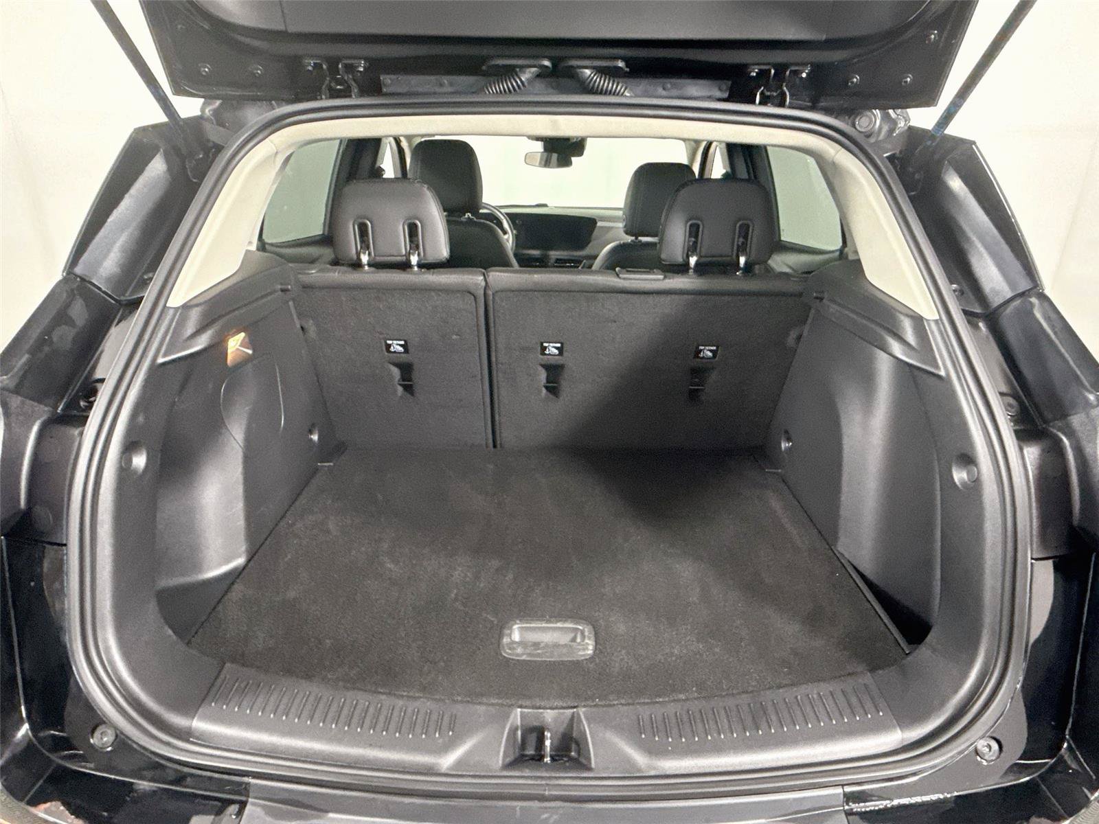 Used 2025 Buick Encore GX Preferred AWD/4WD image 16