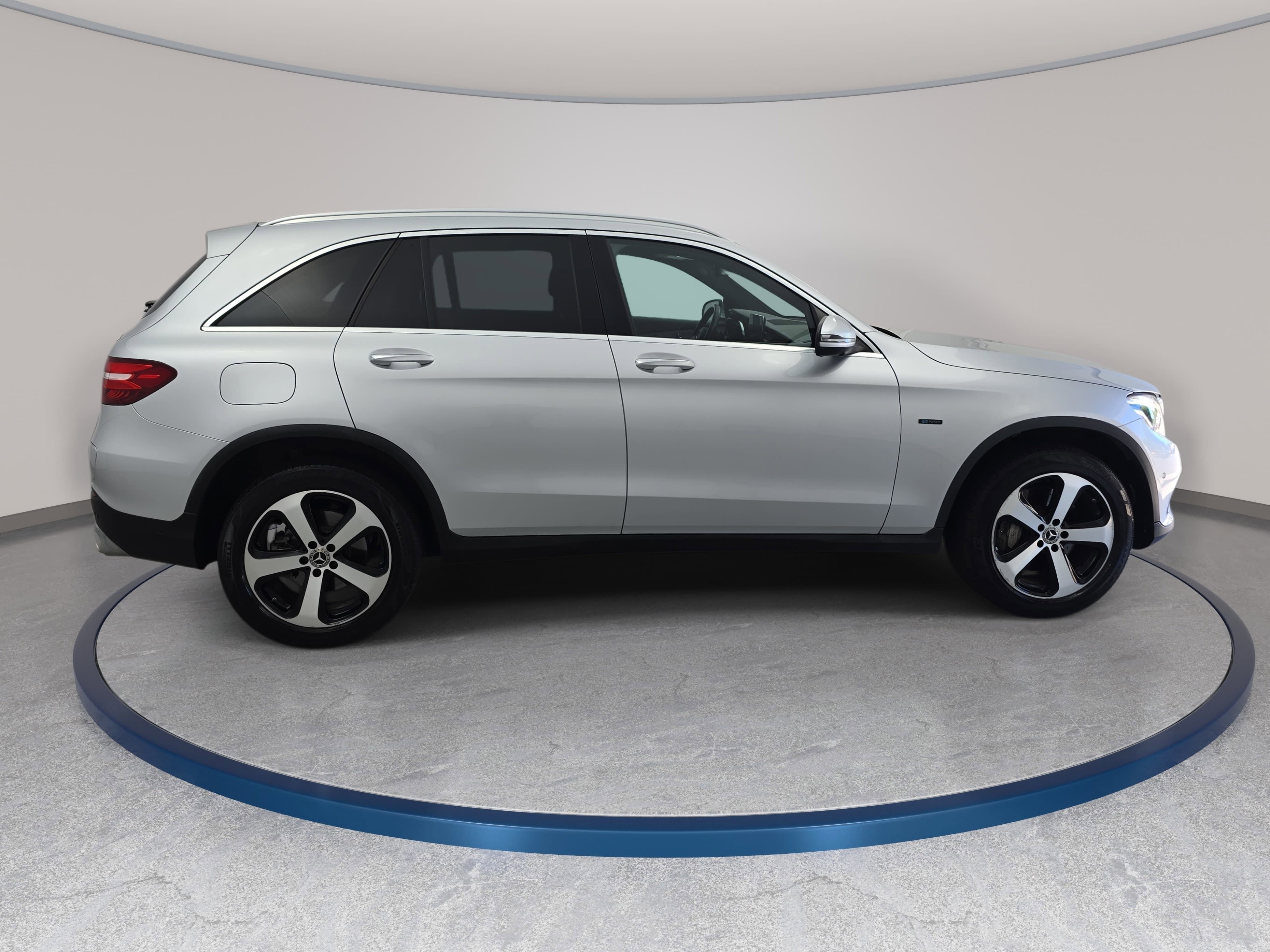 Used 2019 Mercedes-Benz GLC 350e 4MATIC image 4