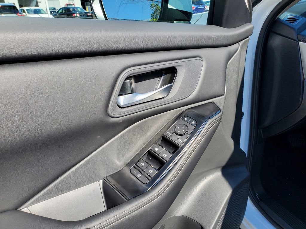 New 2026 Nissan Rogue SV image 17