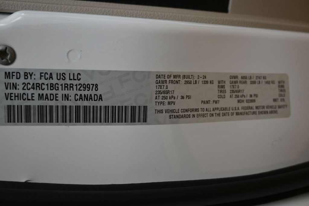 Used 2024 Chrysler Pacifica Touring-L FWD image 32