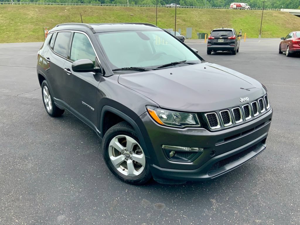 Used 2019 Jeep Compass Latitude w/ Popular Equipment Group AWD/4WD image 2
