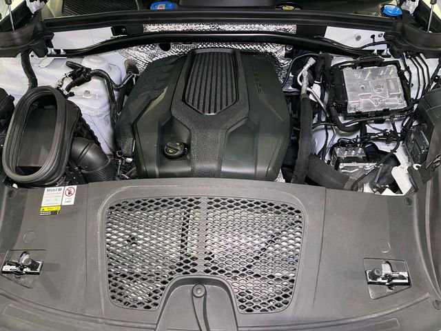 Certified 2023 Porsche Macan Turbo image 25