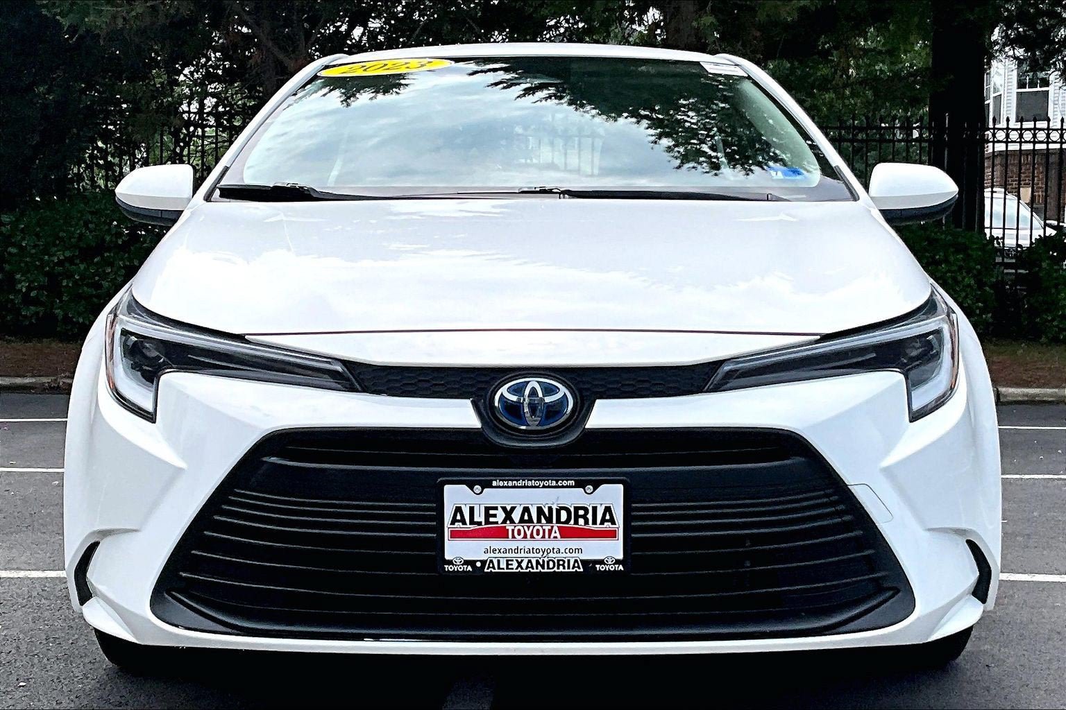 Used 2023 Toyota Corolla LE FWD image 3