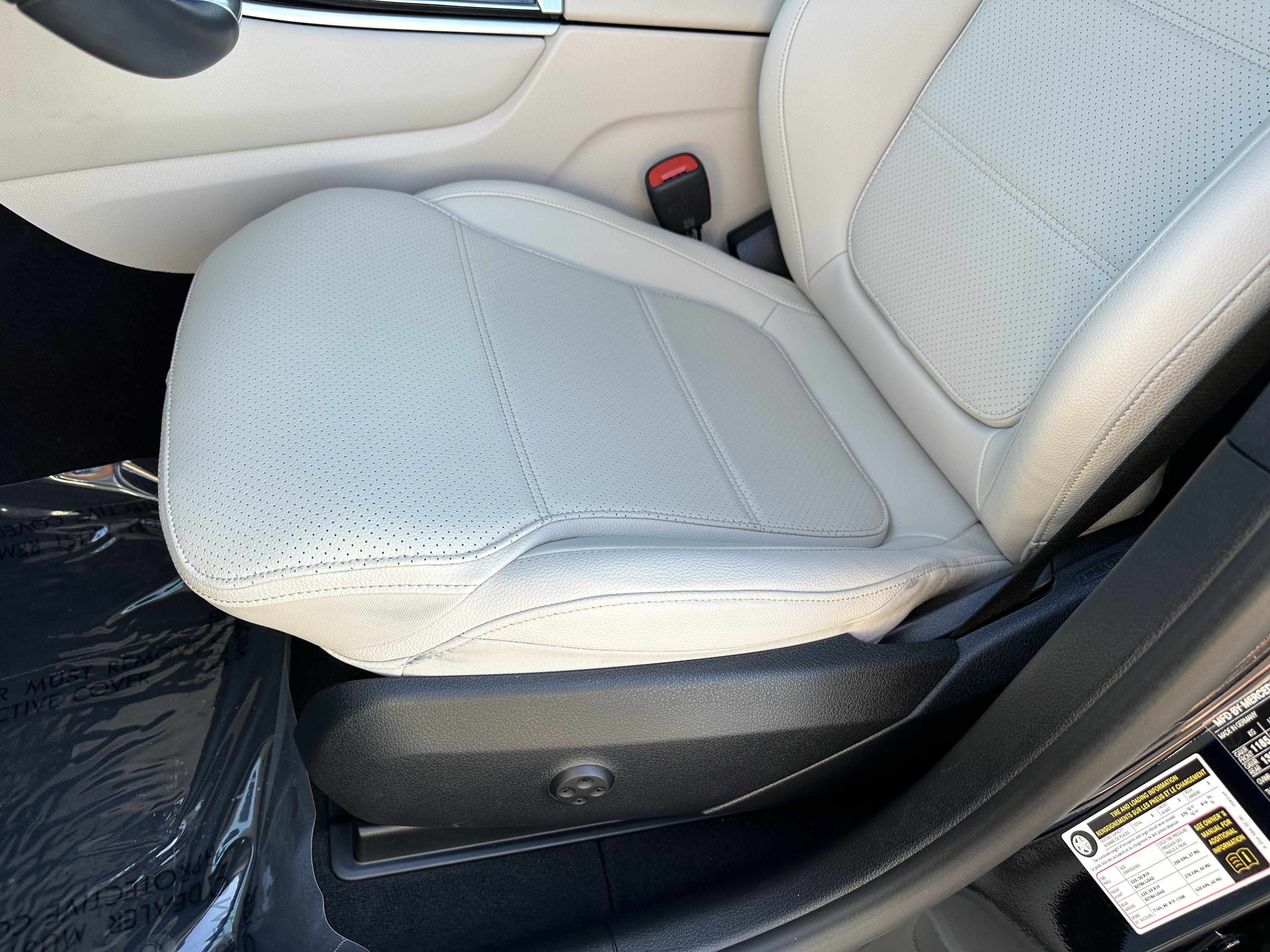 Used 2024 Mercedes-Benz GLC 300 4MATIC image 22