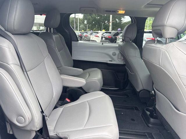Used 2026 Toyota Sienna XLE AWD/4WD image 12