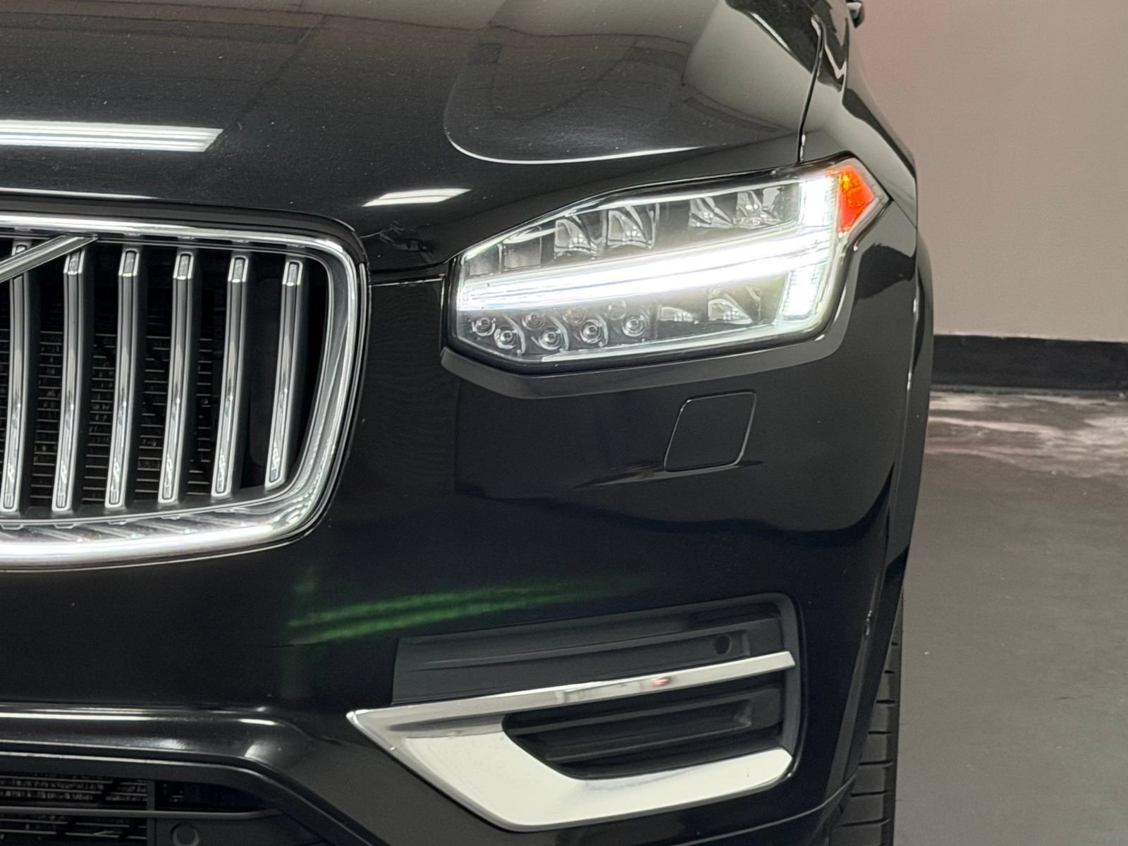 Used 2023 Volvo XC90 B6 Plus AWD/4WD image 8