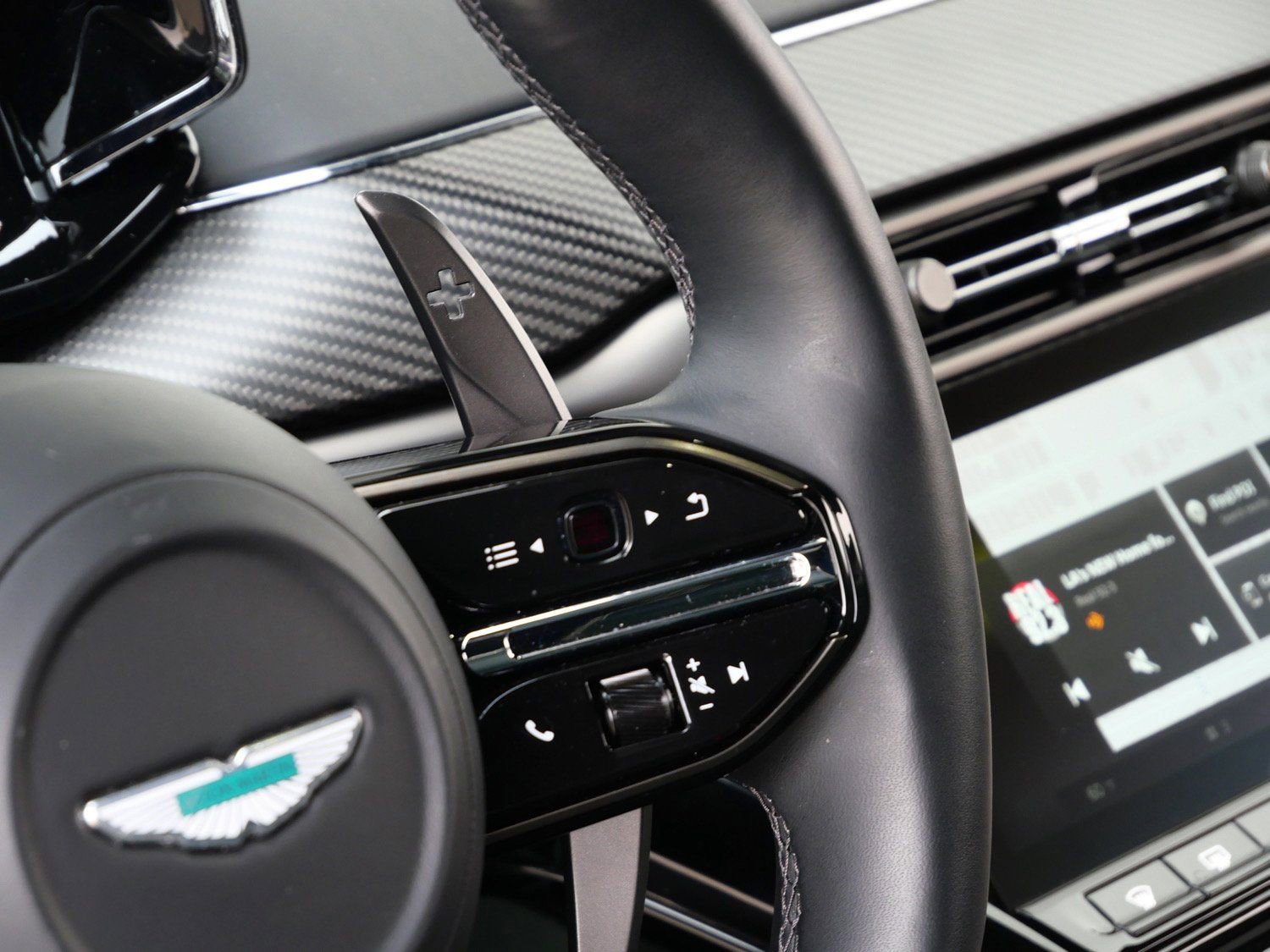 Used 2025 Aston Martin V8 Vantage Coupe image 18