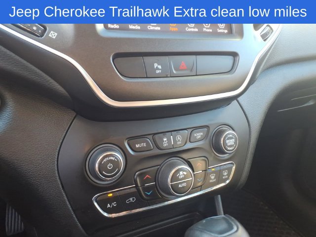 Used 2019 Jeep Cherokee Trailhawk w/ Comfort/Convenience Group AWD/4WD image 16