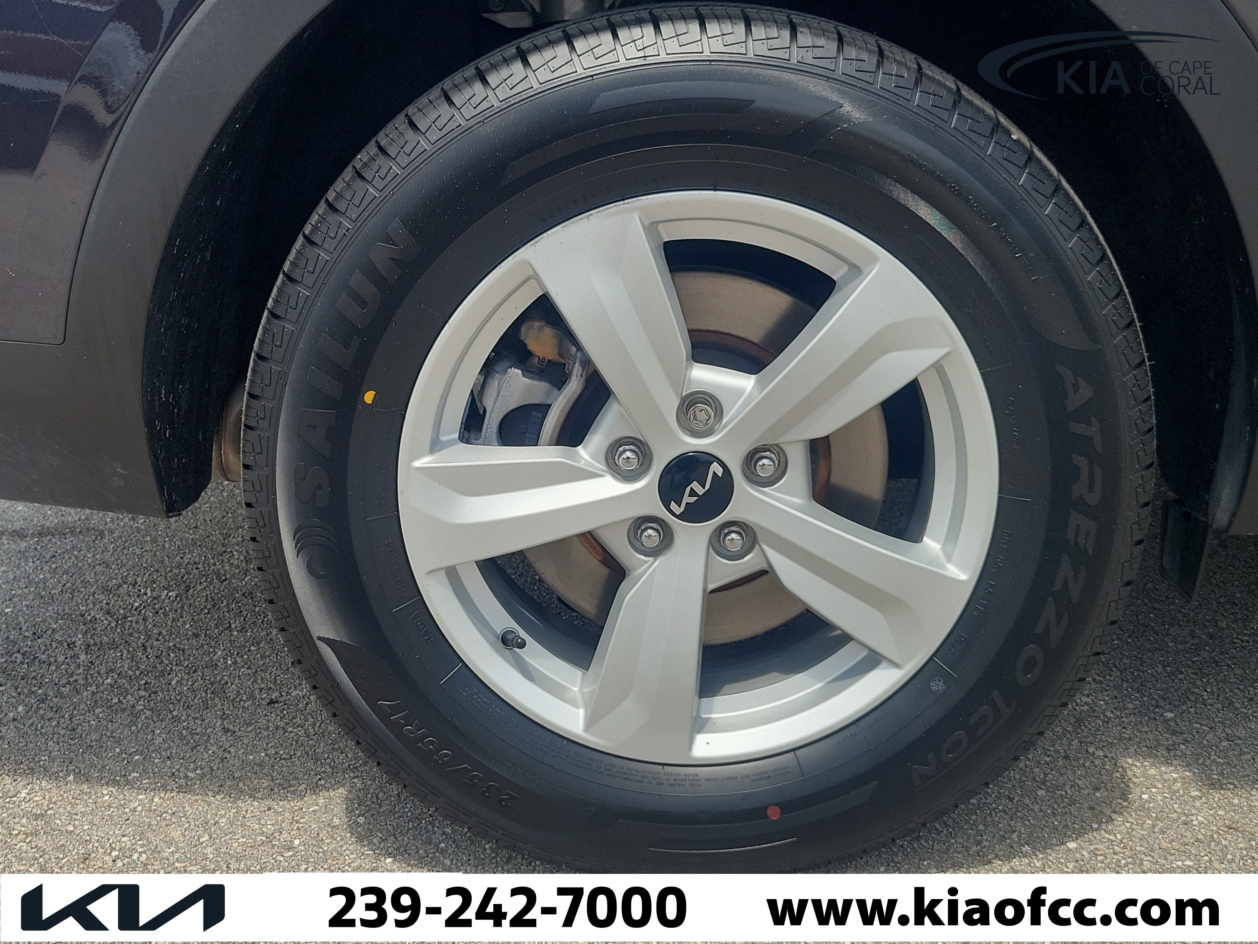 Certified 2025 Kia Sorento LX FWD image 7