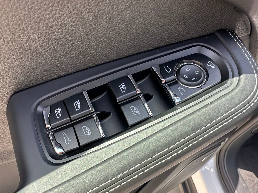 Certified 2025 Porsche Macan S image 15