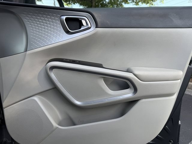 Certified 2023 Kia Soul LX w/ LX Technology Package FWD image 32