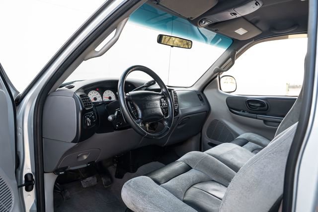 Used 2001 Ford F150 Lightning RWD image 15