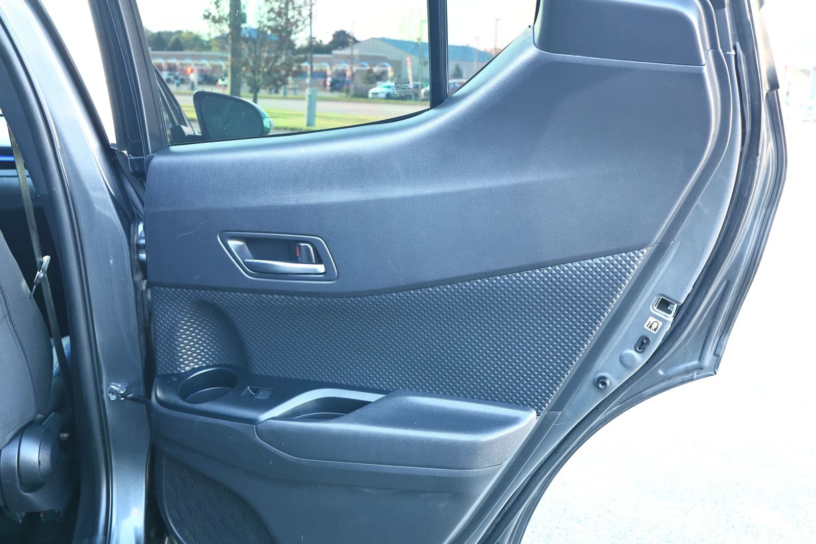 Used 2021 Toyota C-HR XLE FWD image 25