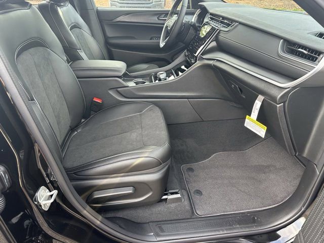 New 2025 Jeep Grand Cherokee L Altitude image 13