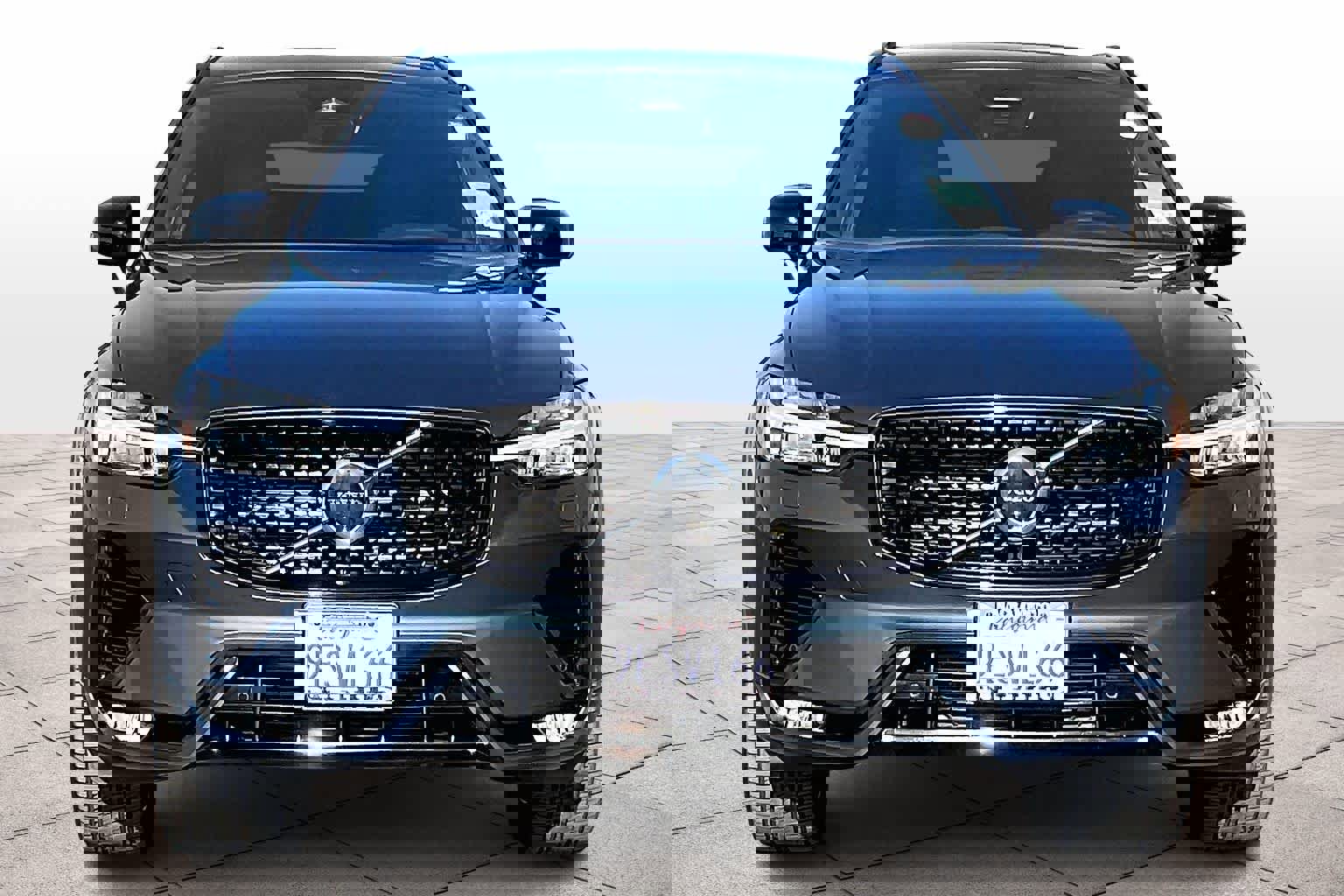 Used 2023 Volvo XC60 B5 Ultimate image 3