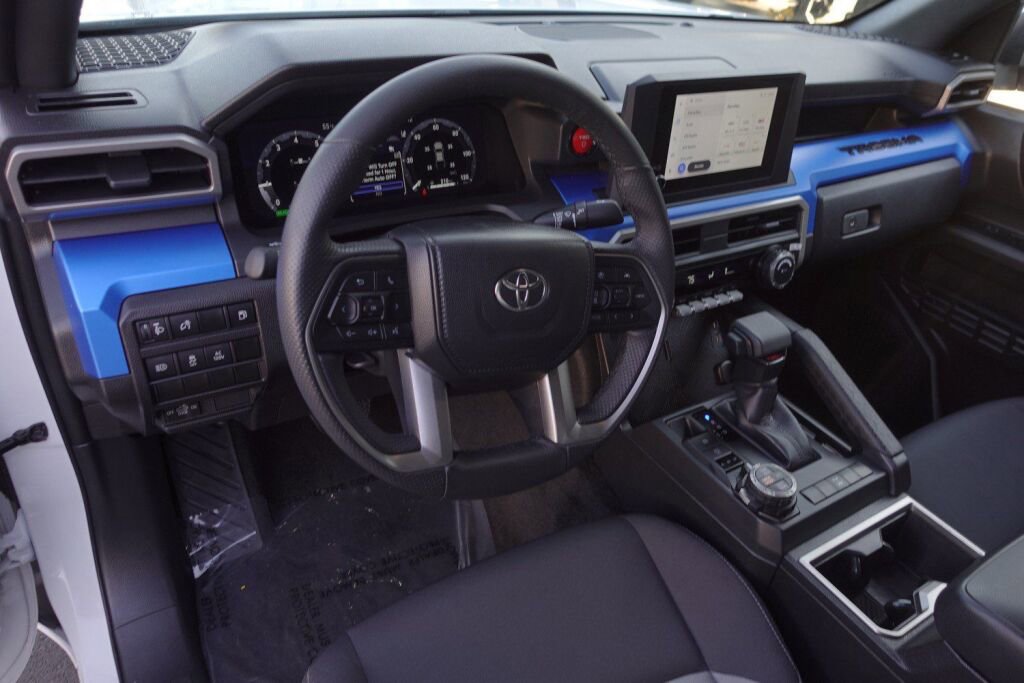 Used 2025 Toyota Tacoma TRD Off-Road image 10