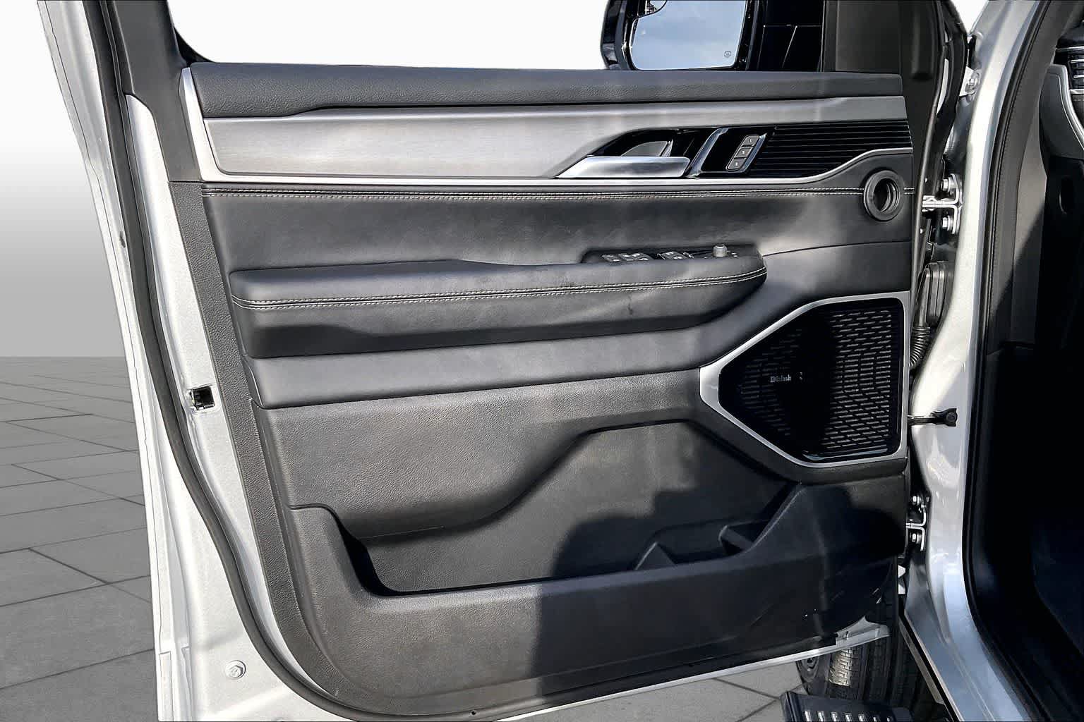 New 2026 Jeep Grand Wagoneer L Limited AWD/4WD image 10