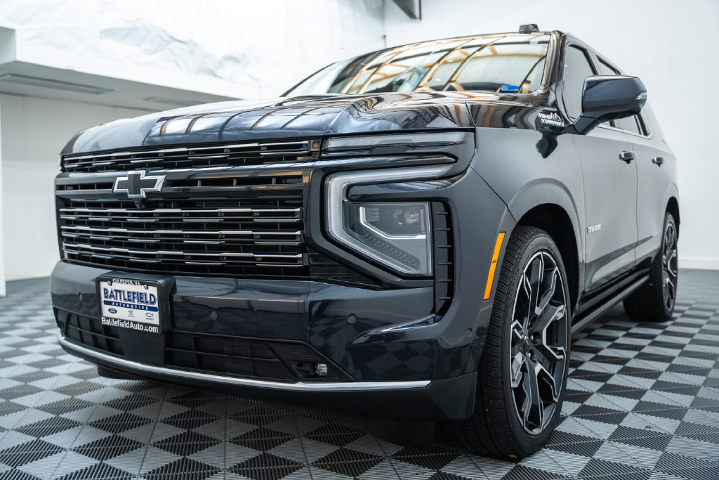 Used 2026 Chevrolet Tahoe High Country AWD/4WD image 3