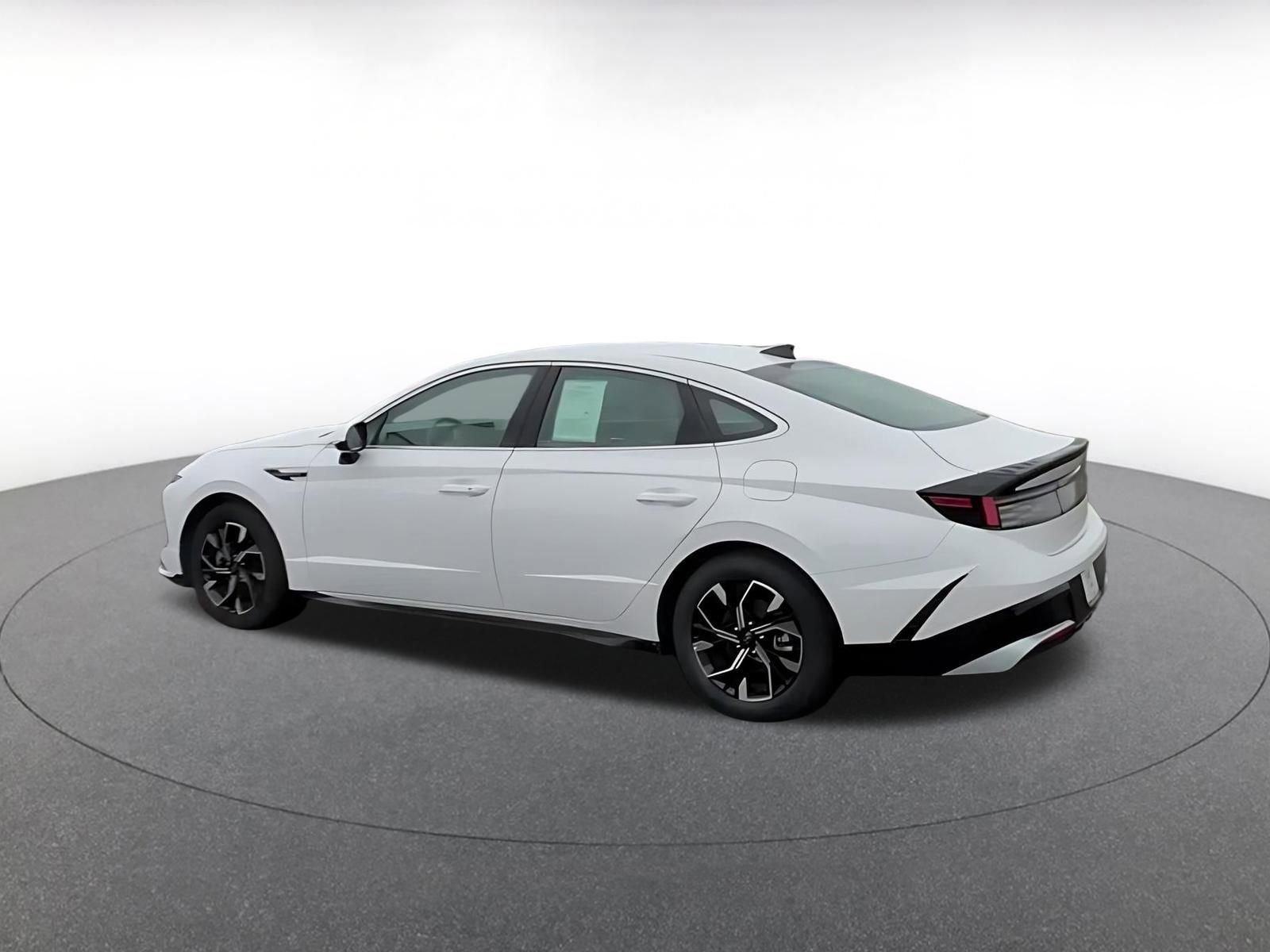 Used 2025 Hyundai Sonata SEL FWD image 4