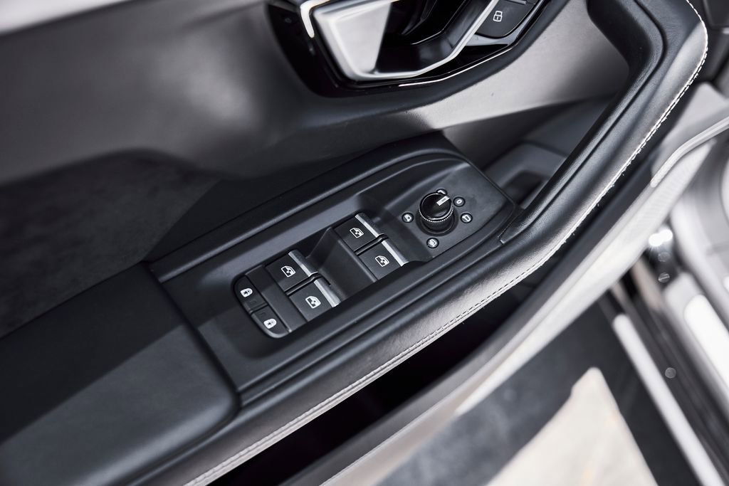 Used 2022 Lamborghini Urus AWD/4WD image 32