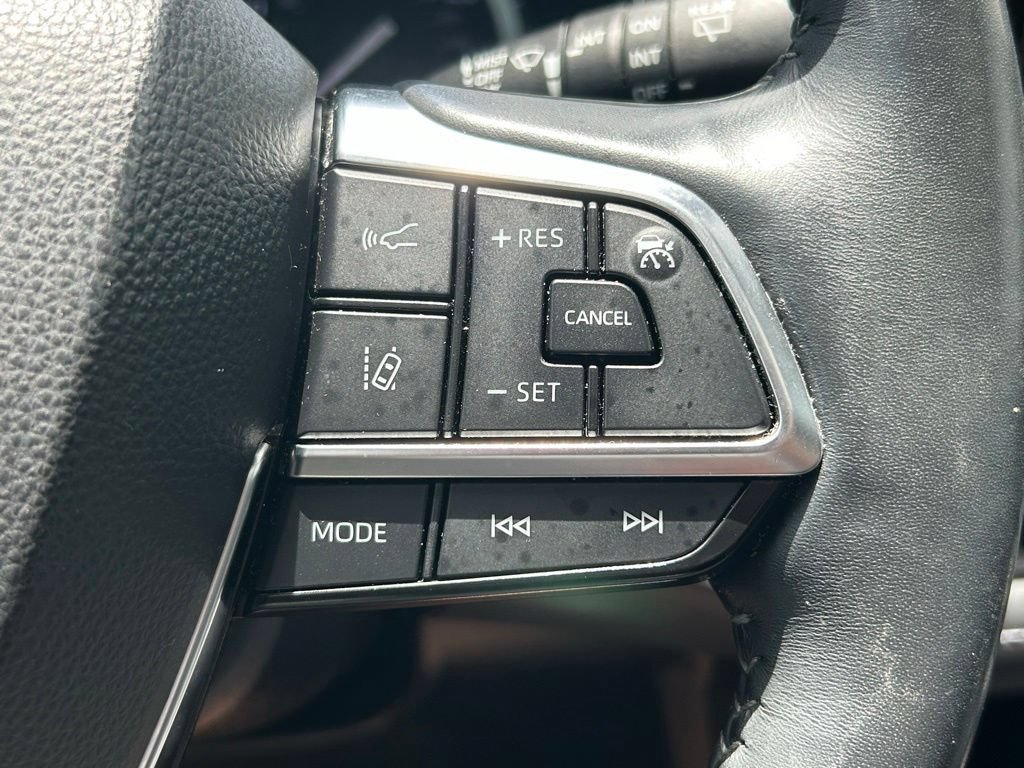 Used 2021 Toyota Highlander Limited AWD/4WD image 28