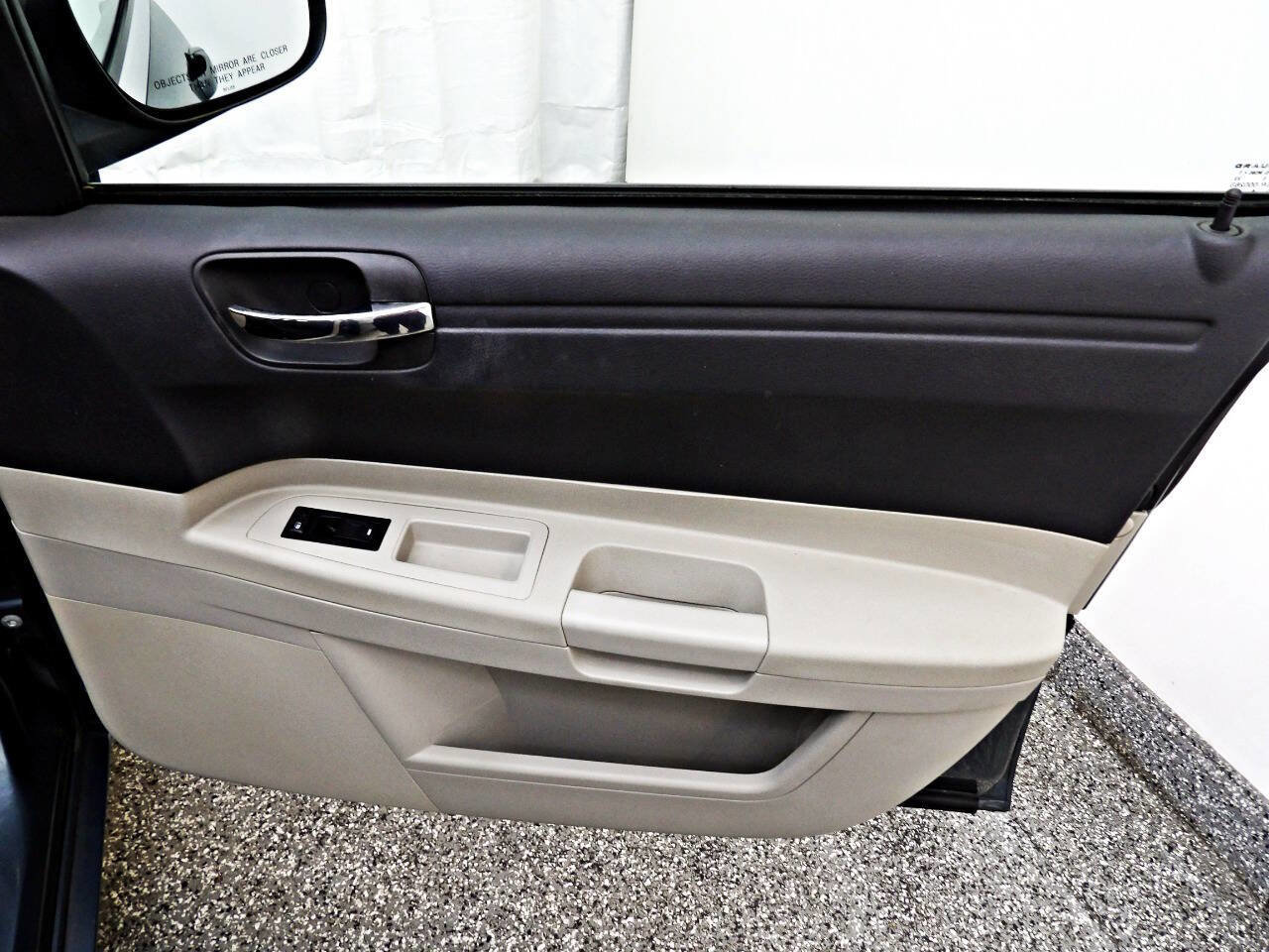 Used 2006 Chrysler 300 image 11