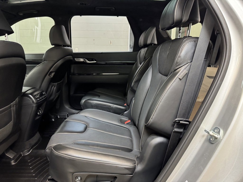 Used 2023 Hyundai Palisade Calligraphy image 16