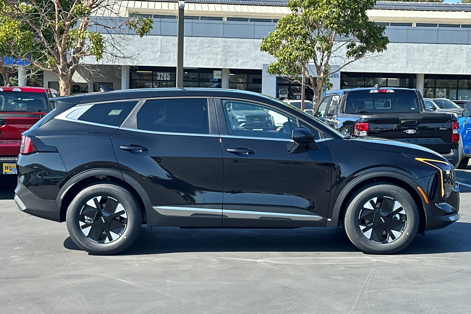 New 2027 Kia Sportage LX FWD image 3