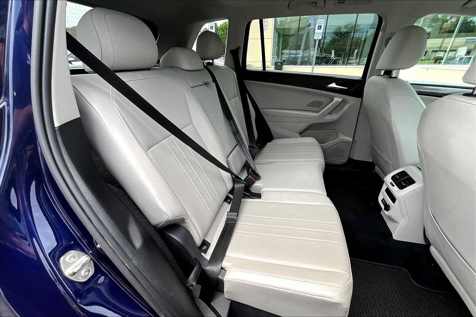 Used 2022 Volkswagen Tiguan SE AWD/4WD image 21