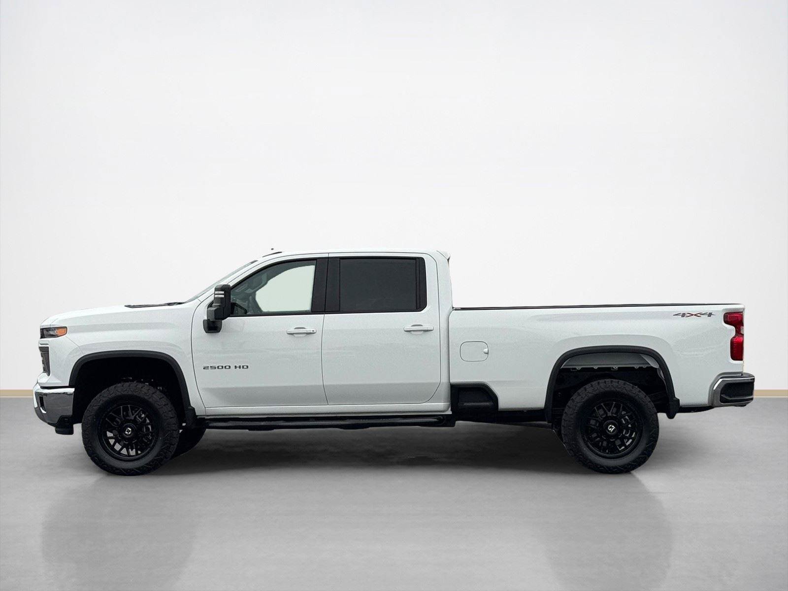 Used 2025 Chevrolet Silverado 2500 LT w/ Convenience Package AWD/4WD image 4