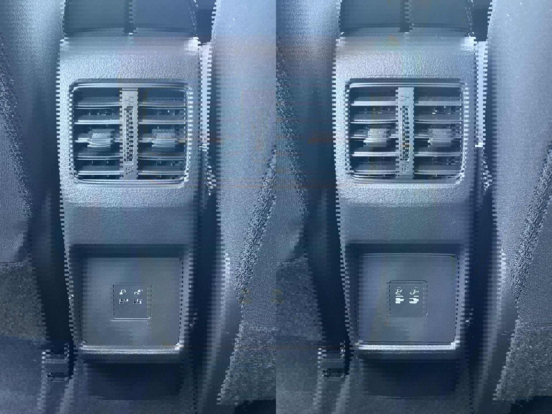 Used 2024 Nissan Rogue SV image 16