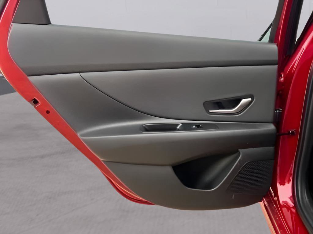 Used 2025 Hyundai Elantra Sport image 26