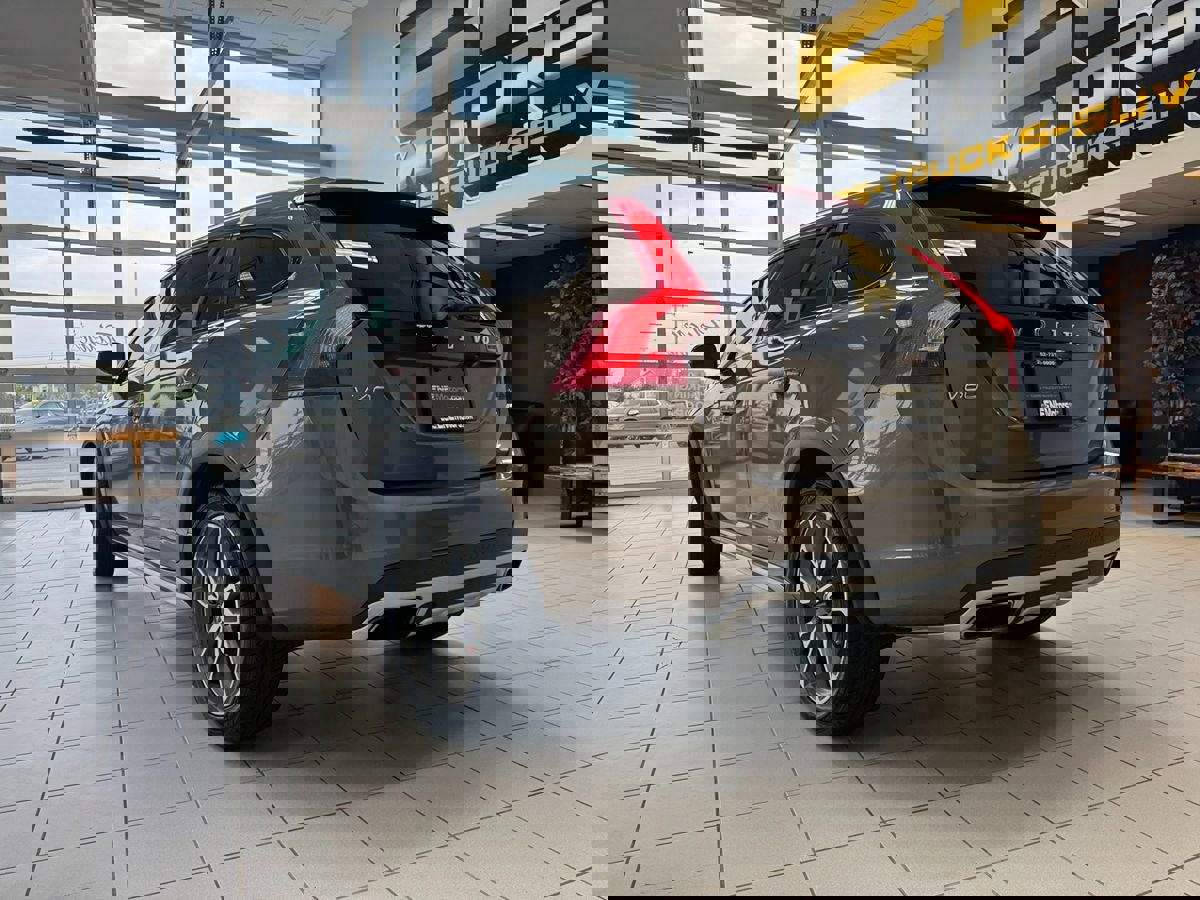 Used 2018 Volvo V60 T5 Cross Country w/ Convenience Package image 57