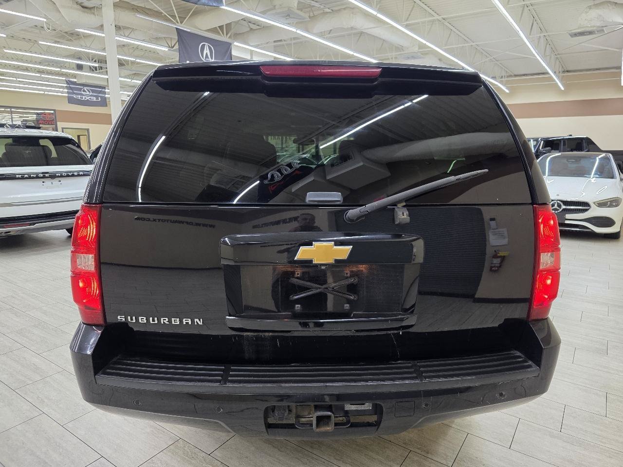 Used 2013 Chevrolet Suburban LT RWD image 7