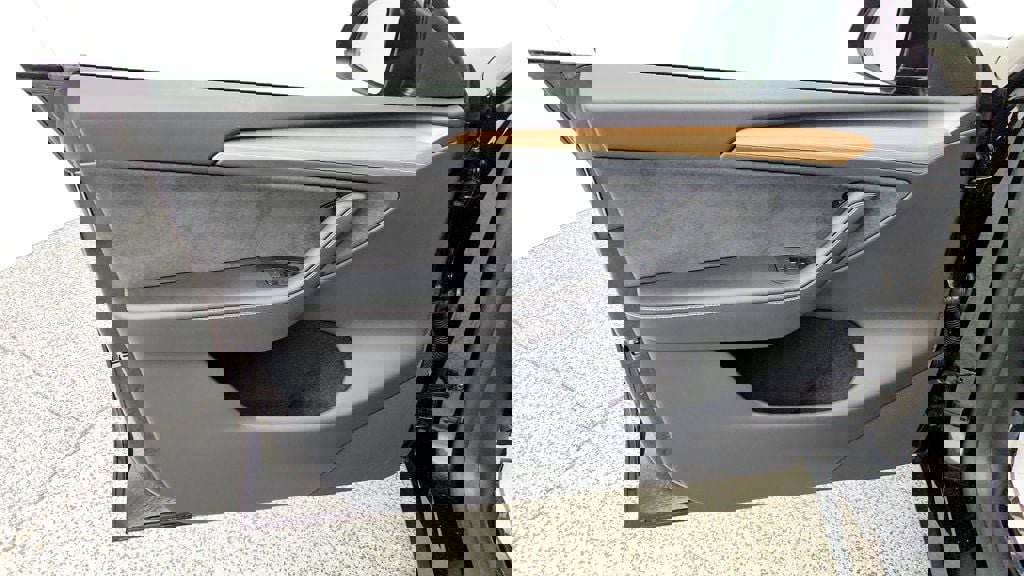 Used 2024 Tesla Model Y Long Range image 11