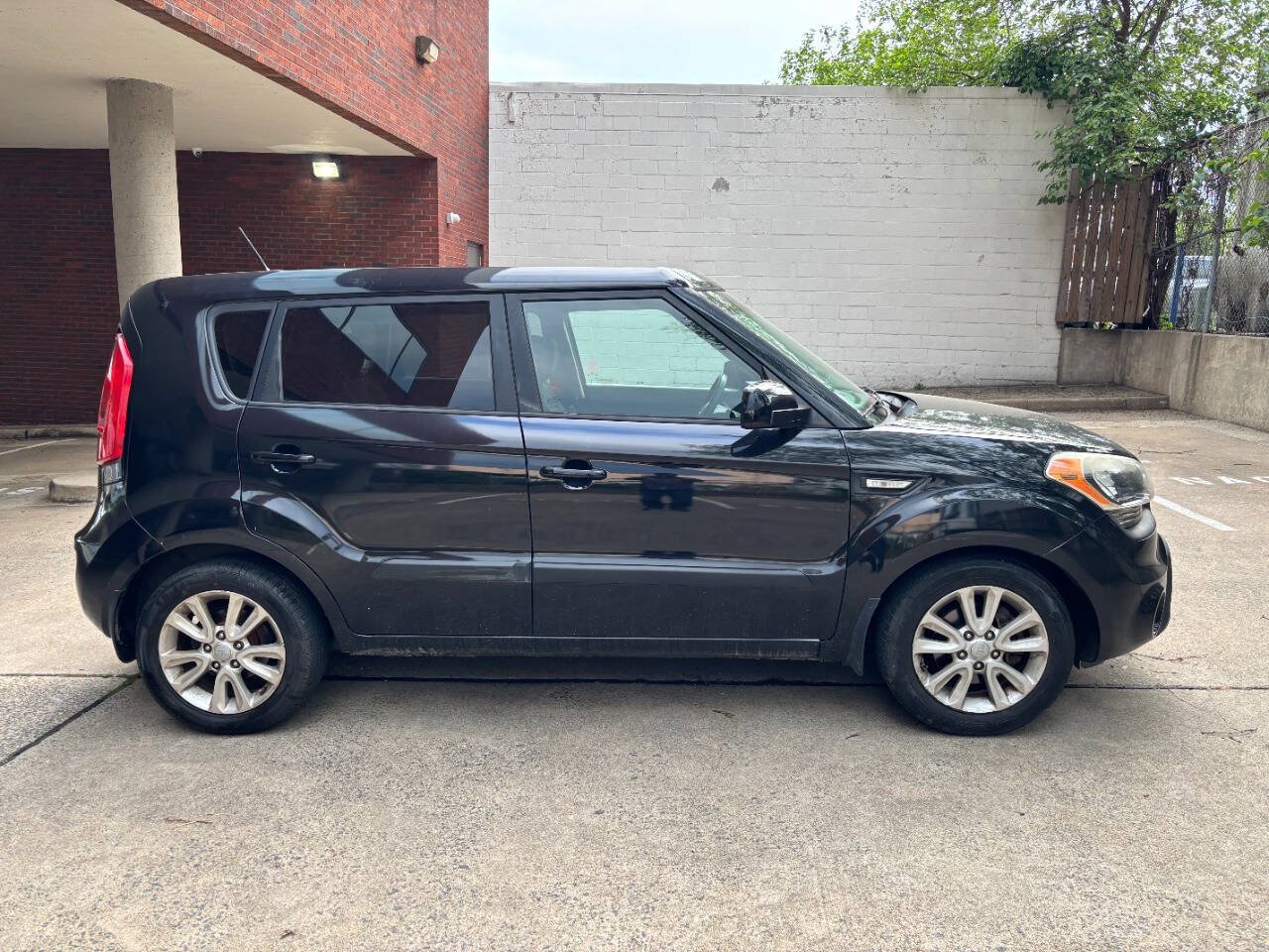 Used 2013 Kia Soul FWD image 4