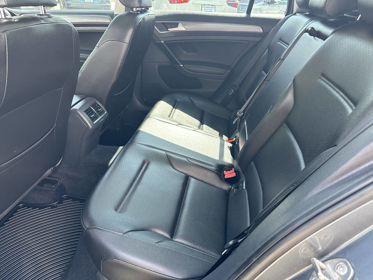 Used 2018 Volkswagen Golf Alltrack SE AWD/4WD image 16