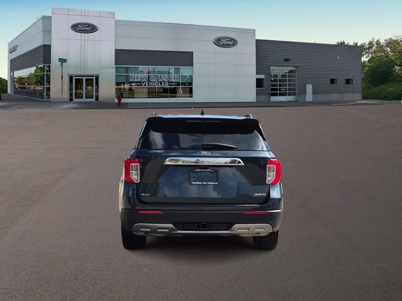 Used 2023 Ford Explorer XLT w/ Equipment Group 202A AWD/4WD image 8