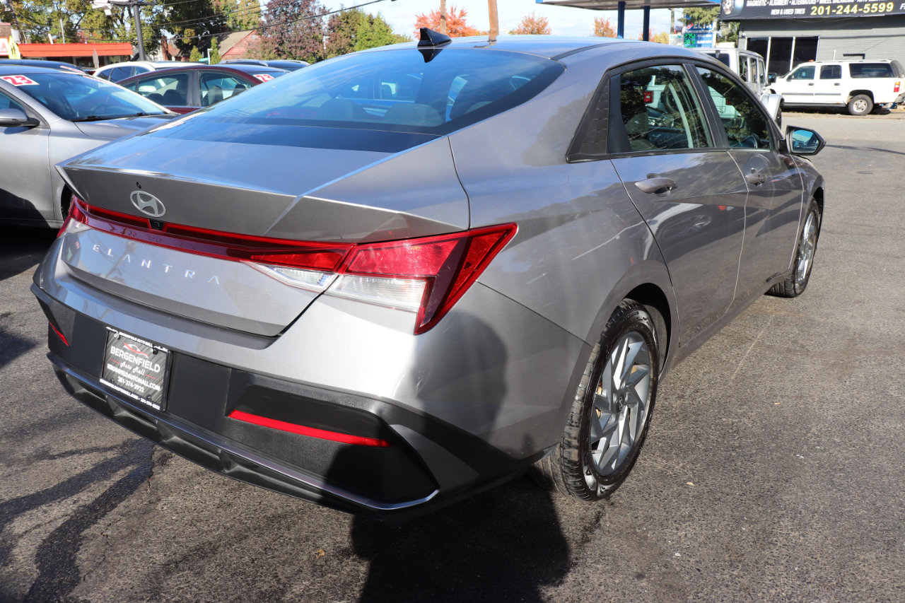 Used 2024 Hyundai Elantra SEL image 5
