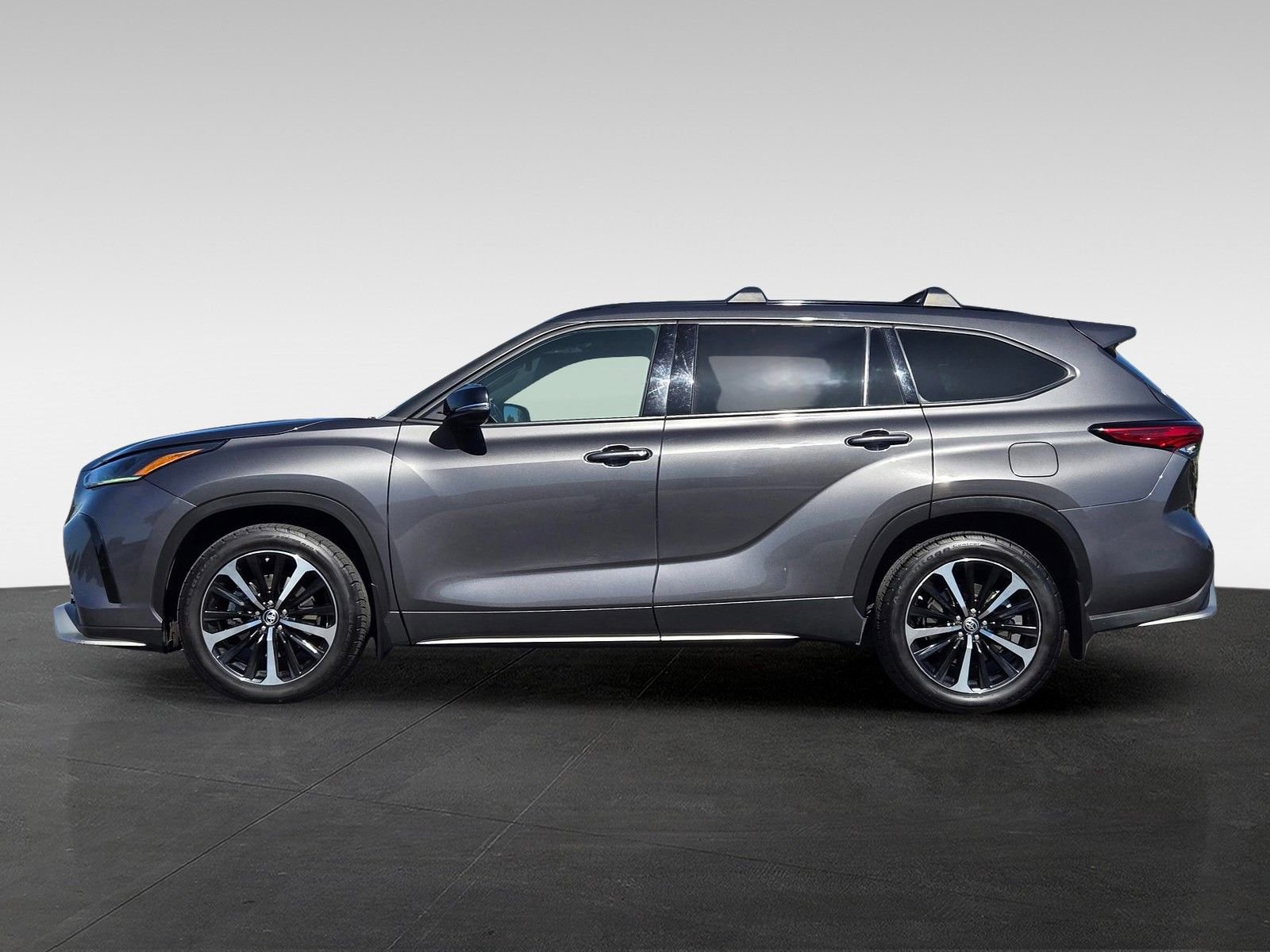 Used 2021 Toyota Highlander XSE FWD image 7
