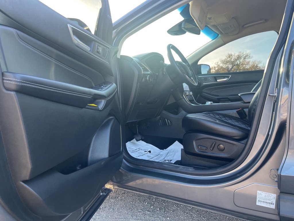 Used 2024 Ford Edge Titanium image 9