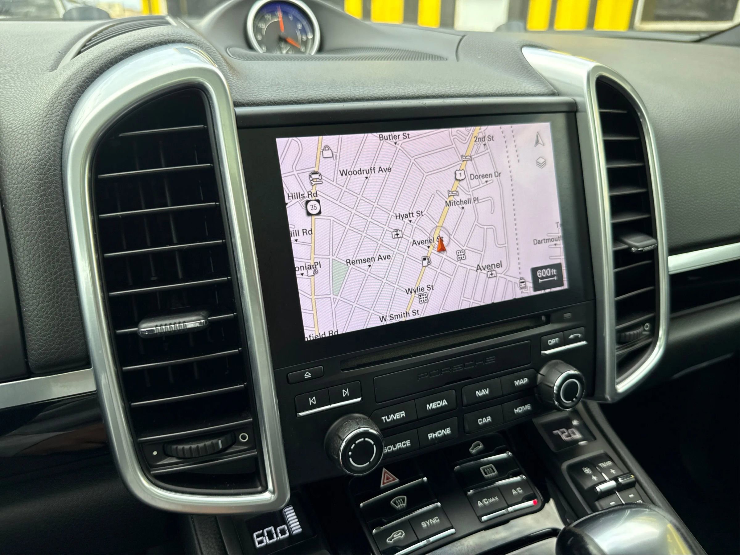 Used 2017 Porsche Cayenne Platinum Edition AWD/4WD image 31