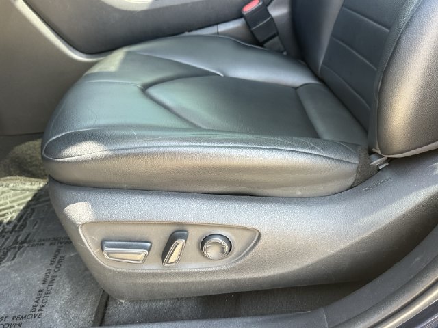 Used 2021 Toyota Highlander XLE AWD/4WD image 29