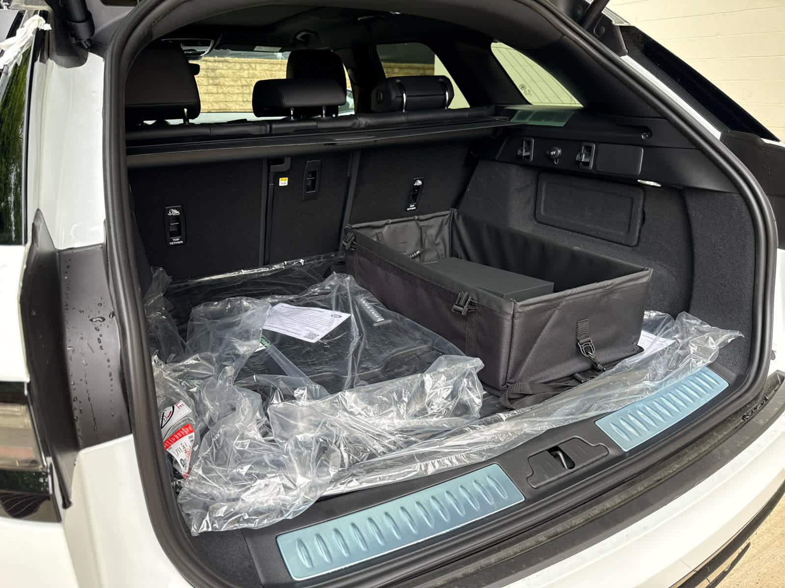 New 2026 Land Rover Range Rover Velar Dynamic SE image 18