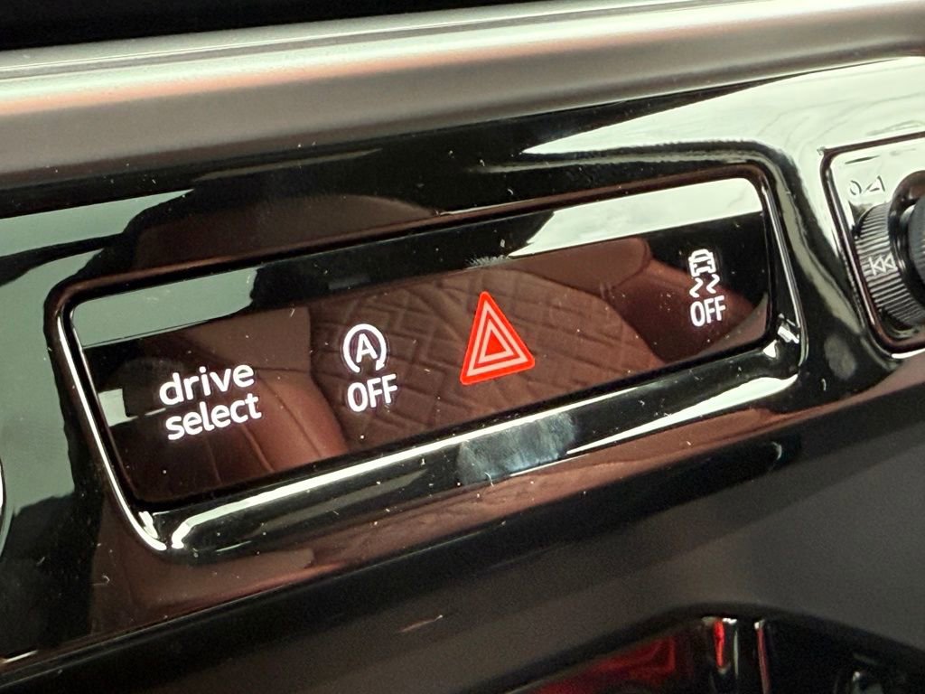 New 2025 Audi SQ5 Prestige image 28
