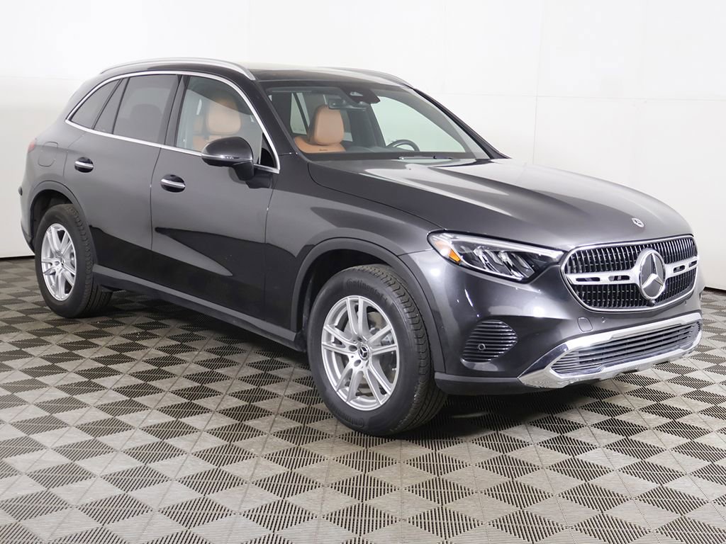 Used 2025 Mercedes-Benz GLC 300 4MATIC image 2